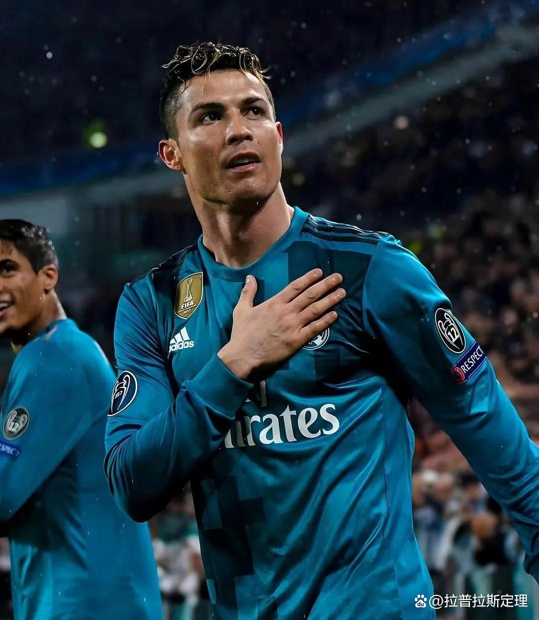 包含C罗在切尔西比赛中比赛局势复杂，持续失利引发热议！全场沸腾不已的词条