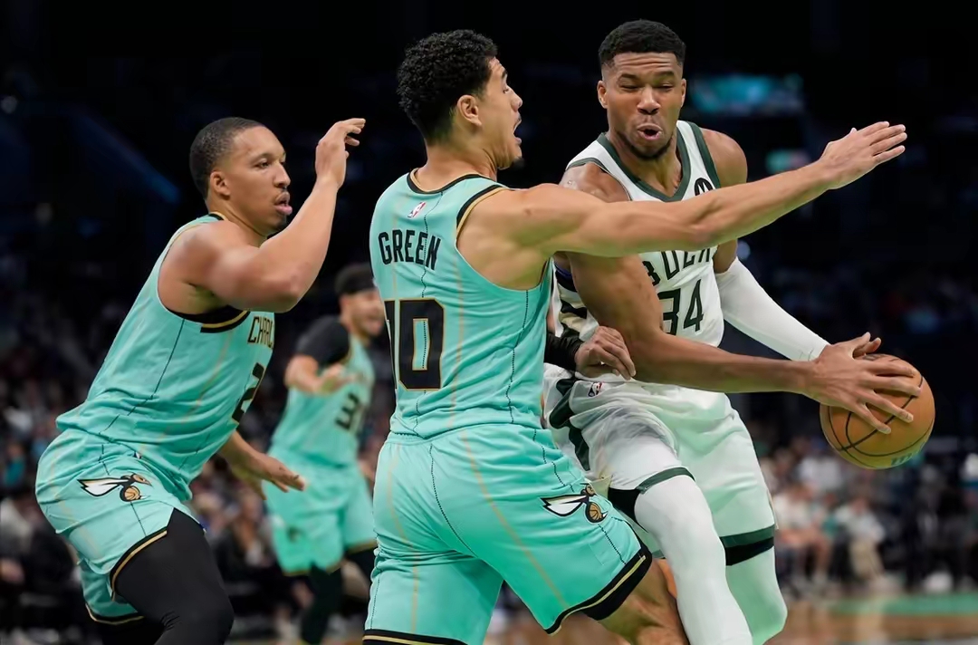 关于加拿大队不断突破！，字母哥连续十场比赛得分超过险胜全场沸腾不已的信息