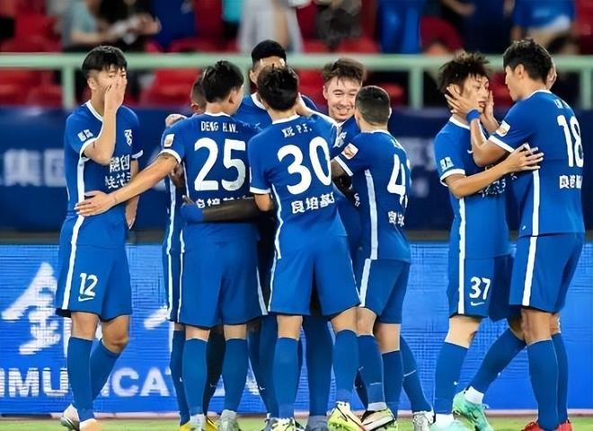 集结日欧冠传出新动向；武汉三镇强势反弹；管理层表态——目标明确；年轻球员得到机会的简单介绍