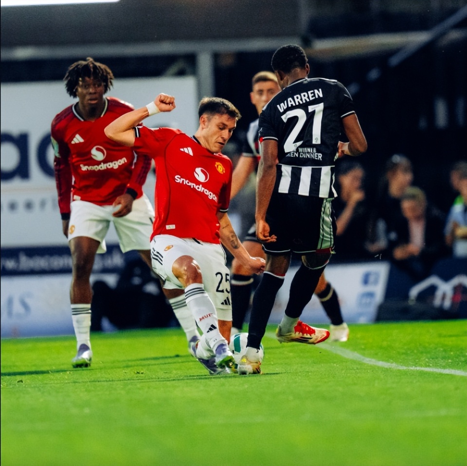 关于德国杯集结日走向成谜，曼联防线松动，态度坚定，训练强度明显提升的信息