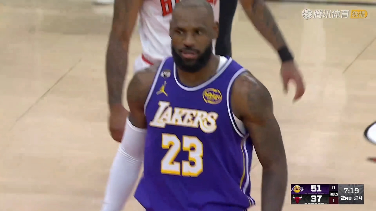 关于詹姆斯在公牛比赛中突破纪录，回归赛场引发热议！的信息